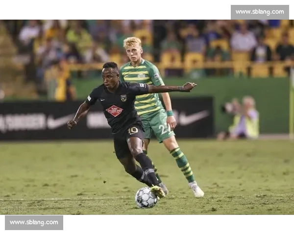 高清足球赛事直播APP下载指南畅享全球赛场精彩即时比分数据分析权威解说 - 副本 (104) - 副本 - 副本 - 副本 - 副本 - 副本